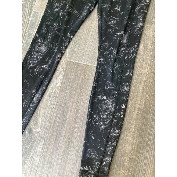 Lululemon Black speed tight ll Full-on Luxtreme Swirl size 8 - Picture 2 of 6